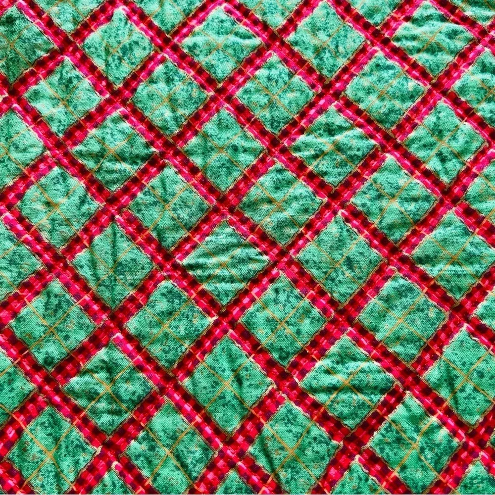 New Handmade Quilted Christmas Table Set Set of 5 (4 Placemats + 1 Centerpiece)